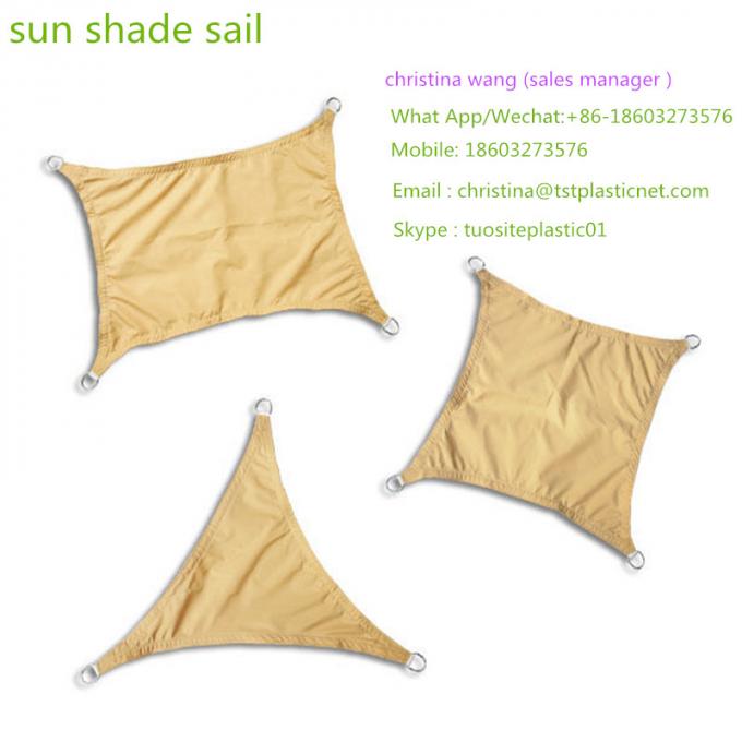 Zeil die van de de zonschaduw van de zwembad het vierkante driehoek vierkante met 95% tarief in de schaduw stellen